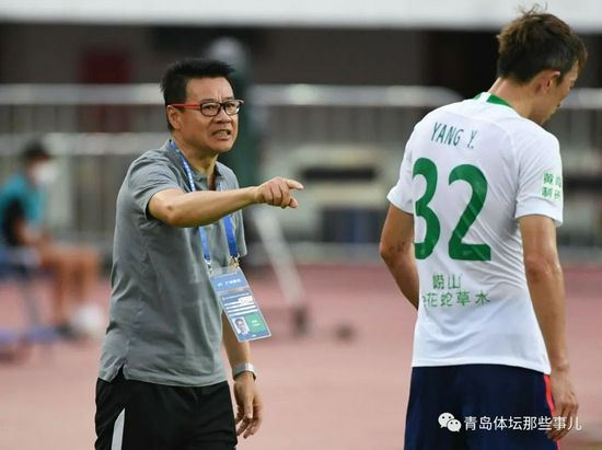 海报上神秘诡谲的乌鸦面具、触目惊心的血色暴雨，尽显极致犯罪悬疑类型气质。