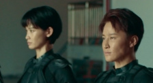 《海洋天堂》（2010）里，她饰演自闭症儿童的母亲，一个轻抚儿子后背的镜头被北电列为“克制型表演”范本；《小别离》（2016）中，她以“社区医生”吴佳妮的身份，道出普通家庭面对教育焦虑的无奈。