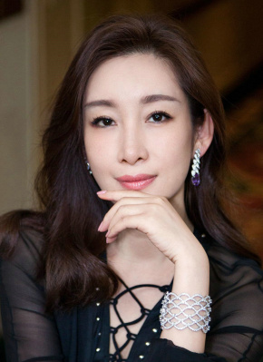 周迅助推青年摄影师 展现多面时尚魅 裘德·洛希望继续拍《神奇动物》：会一直等待 大片推荐 >> 动作 悬崖之上 8.2 暗藏汹涌谍战传奇 剧情 山河披锦绣 7.5 退耕还林脱贫致富 历史 大决战之淮海 9.0 抗战经典淮海战役 大决战之辽沈 改变历史史诗战略 剧情 免费 6.7 当代青年创业故事 爱情 漂亮的女邻居 7.5 三男子倾心一村姑 | | | | | | 电影频道节目中心官方网站 意见反馈 手机浏览精彩资讯 返回顶部 | (1/11) 汤唯、乔贝贝、张婧仪、吴磊等亮相伦敦时装周 | (2/9) 组图：汤唯、乔贝贝、张婧仪、吴磊等亮相伦敦时装周 重新播放 大图播放 猜你喜欢CCTV6 VIP影院 搜索 电影 星闻 独家 更多 专题 图片 视频 滚动 首页 新闻 大片 影库 CCTV6 VIP影院 客户端 电影网>新闻>明星资讯 汤唯、乔贝贝、张婧仪、吴磊等亮相伦敦时装周 时间：2025.Burberry时装秀，中国演员汤唯、张婧仪、吴磊受邀出席。