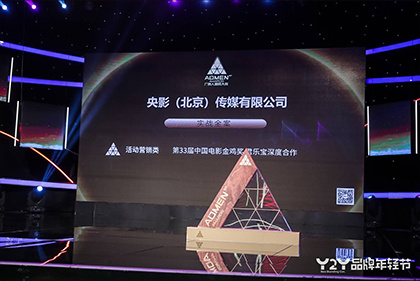 然而，在当下这个快节奏、追求“爽文”体验的时代，郭靖“傻小子”的人设引发了不少讨论。
